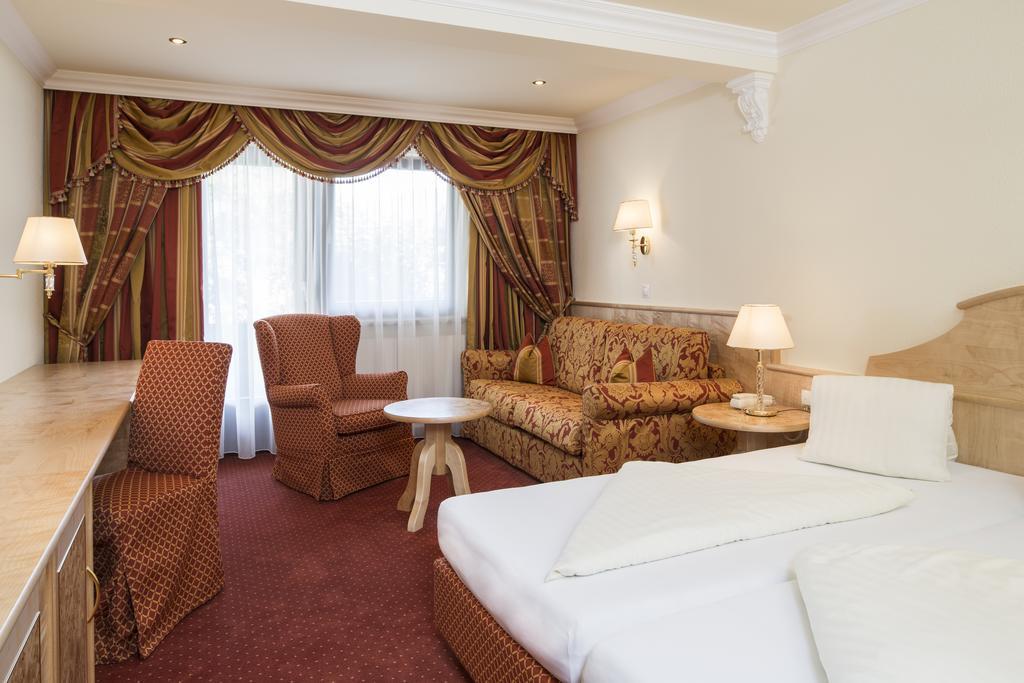 Hotel Jenbacherhof B&B Room photo